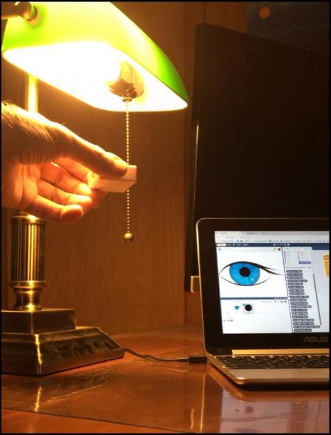 PocketLab light sensor drives a scratch program of the eye