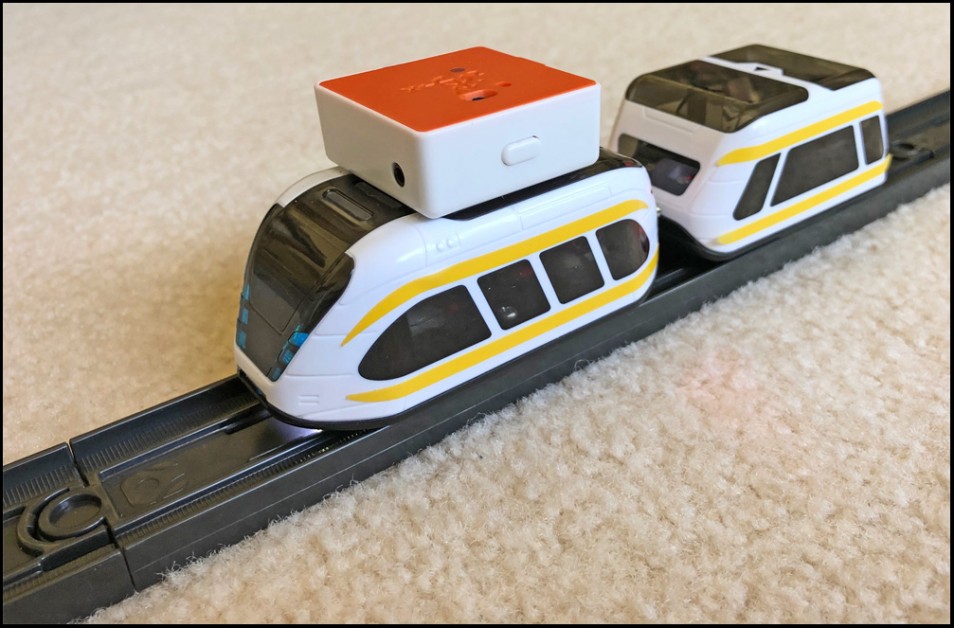 PocketLab Voyager rides the intelino smart train